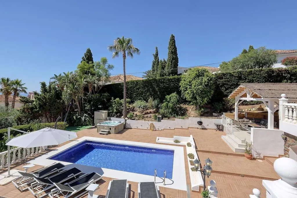 Luxury Villa With Beautiful Sea View & Jacuzzi Benalmadena 0*,