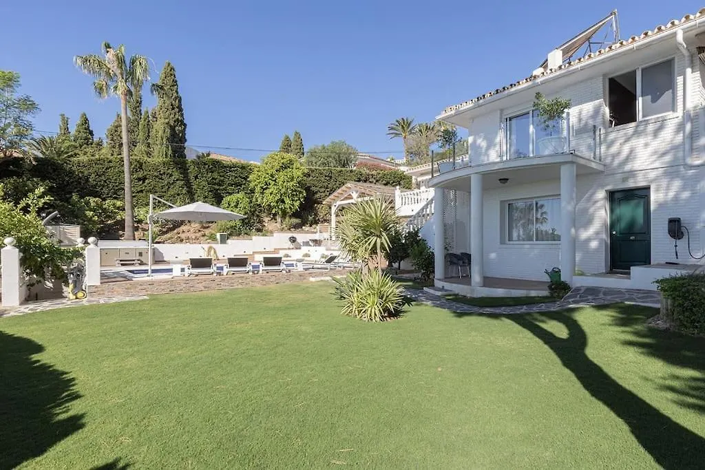 Luxury Villa With Beautiful Sea View & Jacuzzi 베날마데나코스타